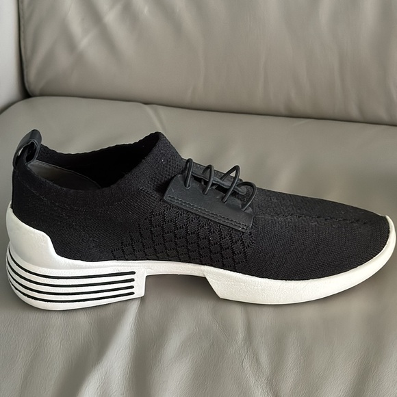 Kendall & Kylie Running Shoes Size 7.5 - Picture 3 of 6